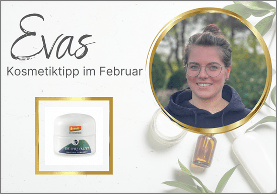 KI generiert: Das Bild zeigt einen Kosmetiktipp von Eva für den Februar, illustriert durch eine Augencreme und ein Foto einer lächelnden Frau. Der Hintergrund ist mit kosmetischen Flaschen und grünen Blättern dekoriert.