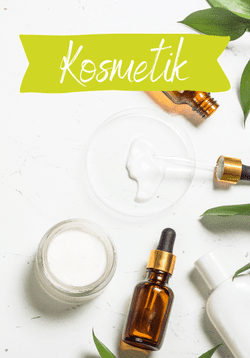 KI generiert: Das Bild zeigt eine Anordnung von Kosmetikflaschen und Cremetiegeln auf einer weißen Oberfläche, umgeben von grünen Blättern. Ein gelbes Banner mit der Aufschrift "Kosmetik" befindet sich oben im Bild.