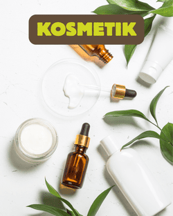 KI generiert: Das Bild zeigt eine Anordnung von Kosmetikflaschen und Cremetiegeln auf einer weißen Oberfläche, umgeben von grünen Blättern. Ein gelbes Banner mit der Aufschrift "Kosmetik" befindet sich oben im Bild.