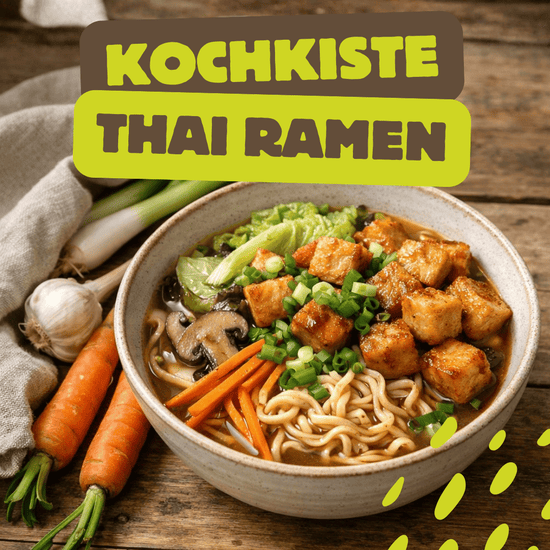 KI generiert: Das Bild zeigt eine Werbegrafik für Naturkosmetik mit verschiedenen Kosmetikflaschen und -gläsern sowie Pflanzenblättern. Der Text weist auf hochwertige und preiswerte Naturkosmetik hin.