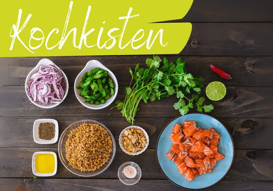 KI generiert: Das Bild zeigt mehrere bunte Saftflaschen auf einem Tisch, umgeben von verschiedenen Früchten wie Kiwis, Orangen und Himbeeren. Oben steht der Text "Die Kraft des Fastens".