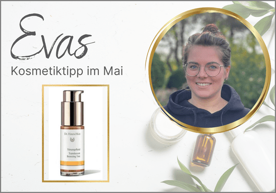 KI generiert: Das Bild zeigt einen Kosmetiktipp von Eva für den Februar, illustriert durch eine Augencreme und ein Foto einer lächelnden Frau. Der Hintergrund ist mit kosmetischen Flaschen und grünen Blättern dekoriert.