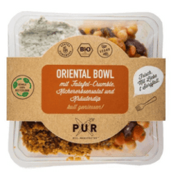 KI generiert: Das Bild zeigt eine Verpackung von Lupinen-Tempeh mit Wildkräutern der Marke Tempehmanufaktur. Die Verpackung hebt die veganen, proteinreichen und traditionell fermentierten Eigenschaften des Produkts hervor.