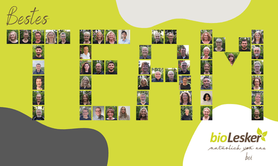 KI generiert: Das Bild zeigt eine Gruppe von Porträtfotos, die zusammen das Wort "TEAM" bilden. Auf der rechten Seite befindet sich das Logo von "bioLesker".