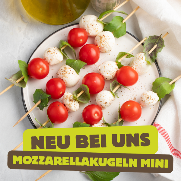 KI generiert: Mozzarella- und Tomatenspieße auf Teller. Text: "NEU BEI UNS MOZZARELLAKUGELN MINI".
