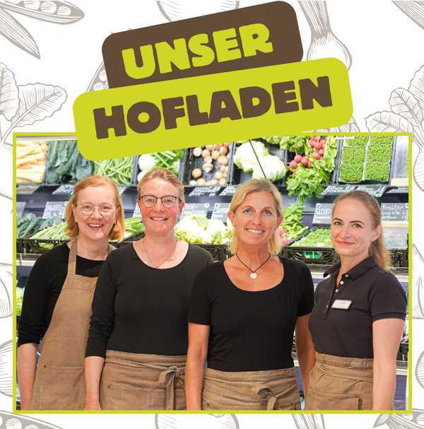 KI generiert: Vier Frauen stehen in einem Hofladen vor Gemüseauslage. Text: "UNSER HOFLADEN".