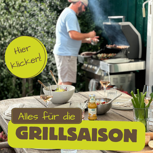 KI generiert: Ein Mann grillt im Garten. Text: "Hier klicken! Alles für die Grillsaison".