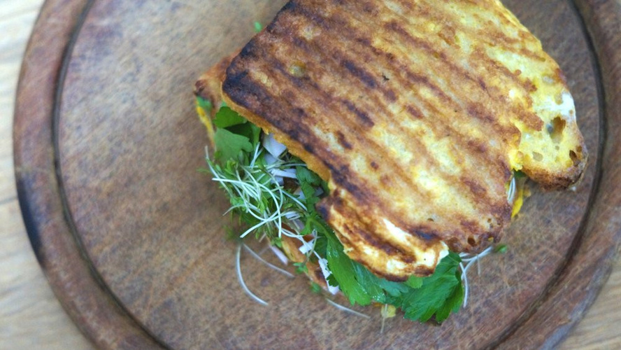 Rezeptbild für Armer Ritter Variation mit Kräutern & Käse