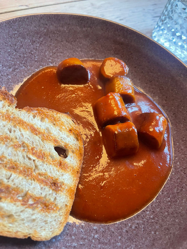 Rezeptbild für Currywurst mit der leckeren Hoffest-Currysauce