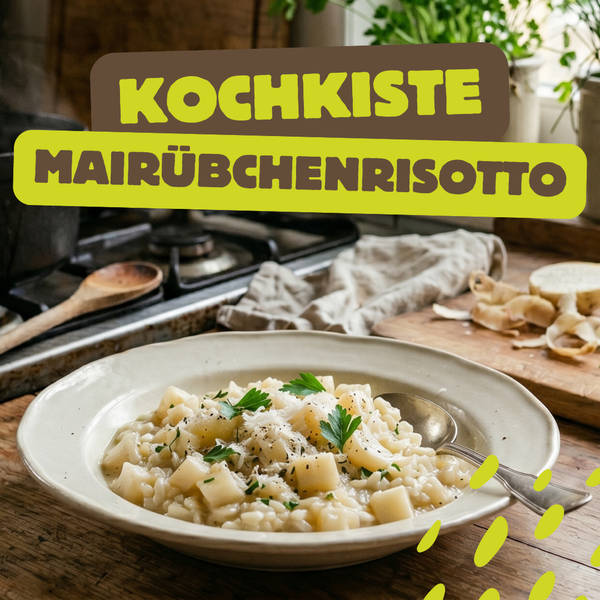 KI generiert: Ein Teller Mairübchenrisotto auf einem Tisch. Text: "KOCHKISTE MAIRÜBCHENRISOTTO".