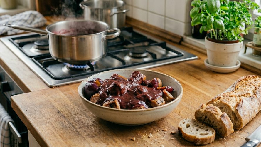 Rezeptbild für Currywurst mit der leckeren Hoffest-Currysauce