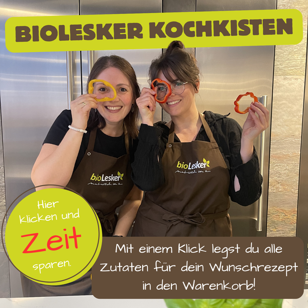 KI generiert: Zwei Personen mit Schürzen halten Paprikaringe ans Auge, dazu Text über Kochkisten: "Hier klicken und Zeit sparen. Mit einem Klick legst du alle Zutaten für dein Wunschrezept in den Warenkorb!"