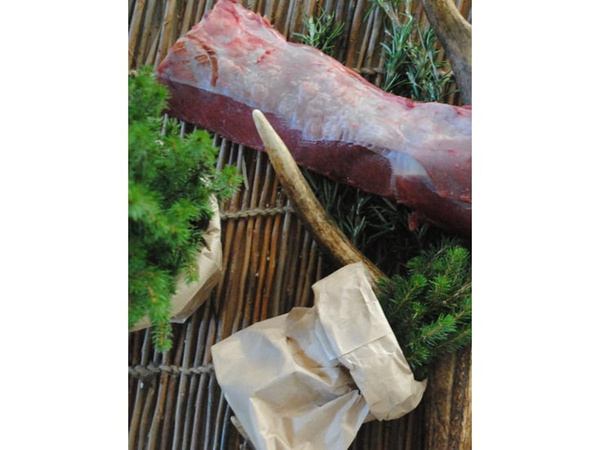 Produktfoto zu Halber Hirschrücken gehälftet ohne Knochen ca. 1,2kg