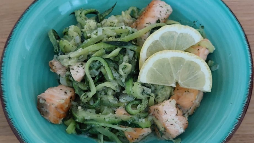 Rezeptbild für Zucchininudeln mit Lachs
