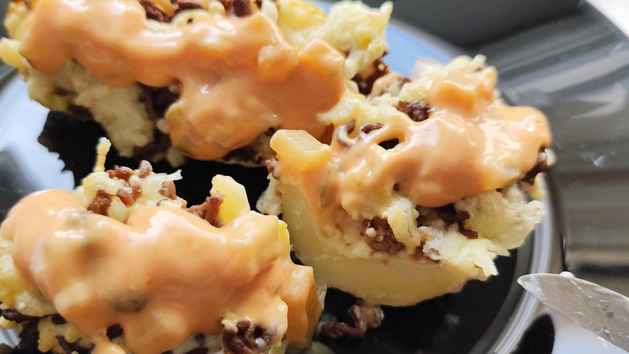 Rezeptbild für Ofenkartoffel Cheeseburger Style